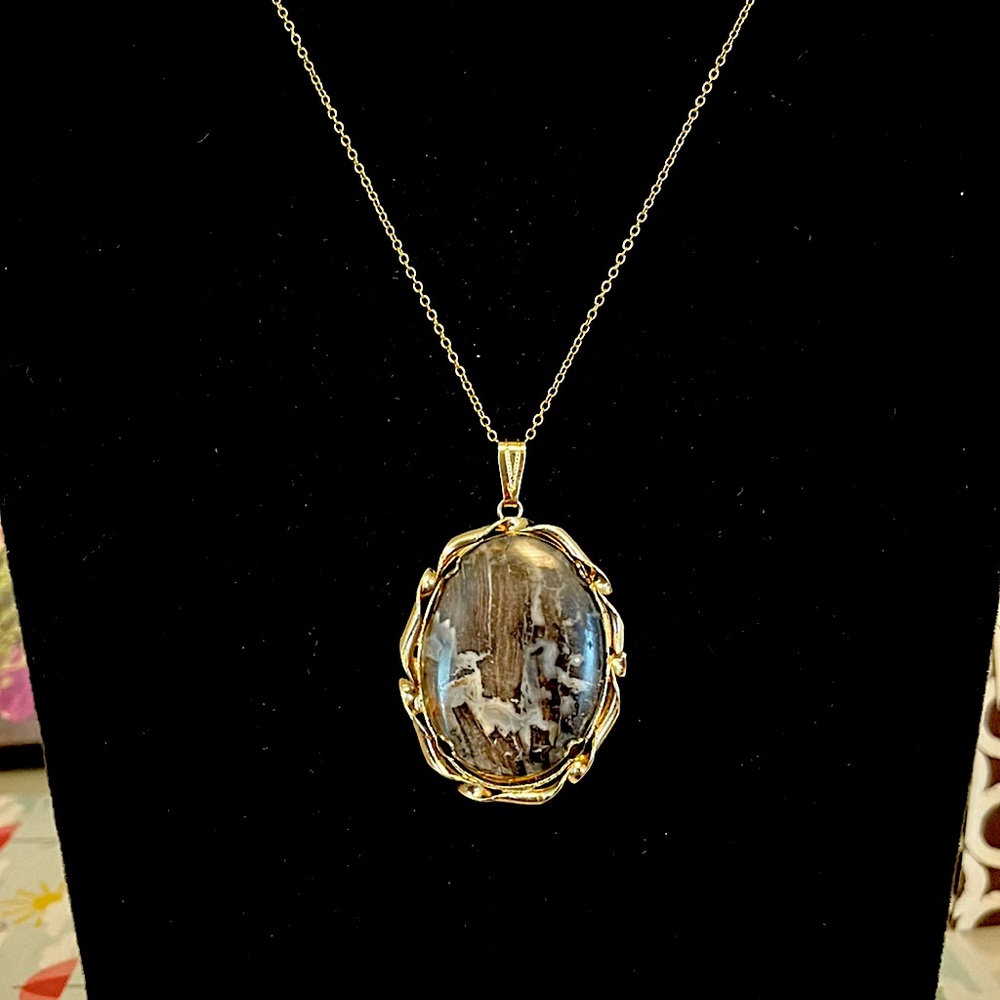 Polished natural stone brown pendant in goldtone setting, goldtone chain